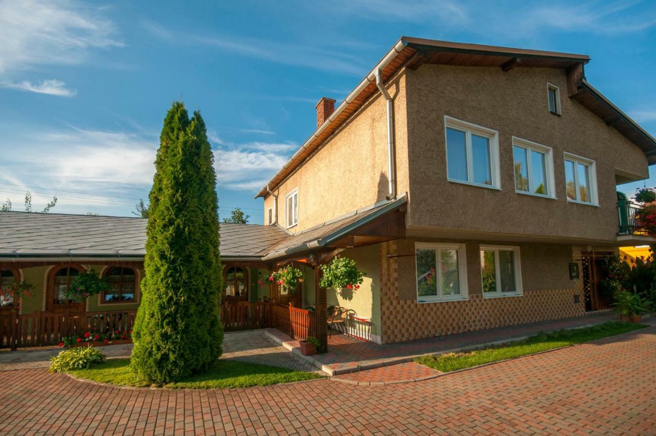 Apartman Pri Zamocku Бешенёва Экстерьер фото