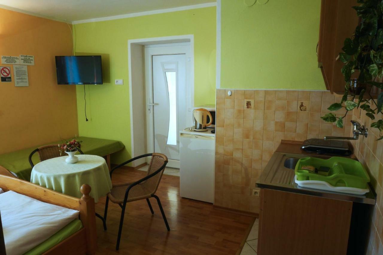 Apartman Pri Zamocku Бешенёва Экстерьер фото