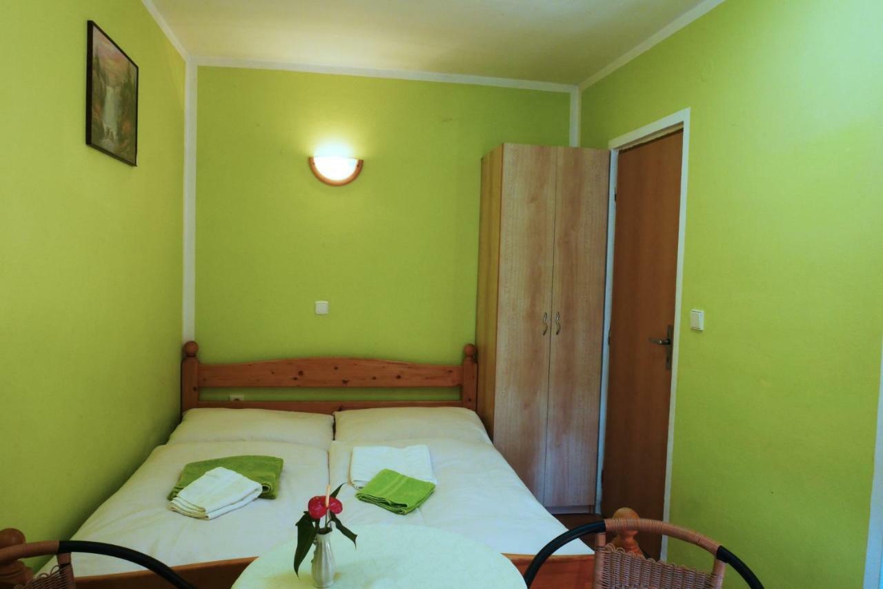 Apartman Pri Zamocku Бешенёва Экстерьер фото