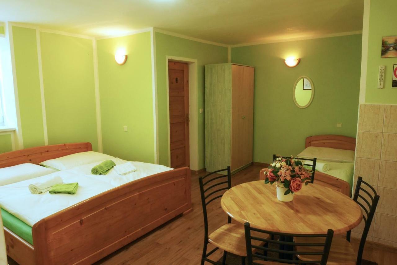 Apartman Pri Zamocku Бешенёва Экстерьер фото