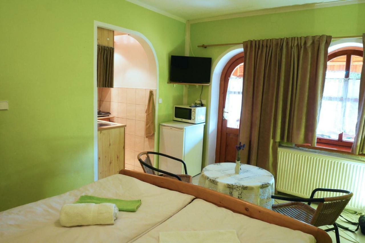 Apartman Pri Zamocku Бешенёва Экстерьер фото
